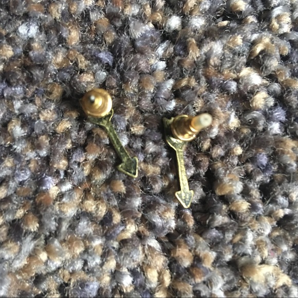 NWOT Golden Arrow Earrings - Picture 5 of 7
